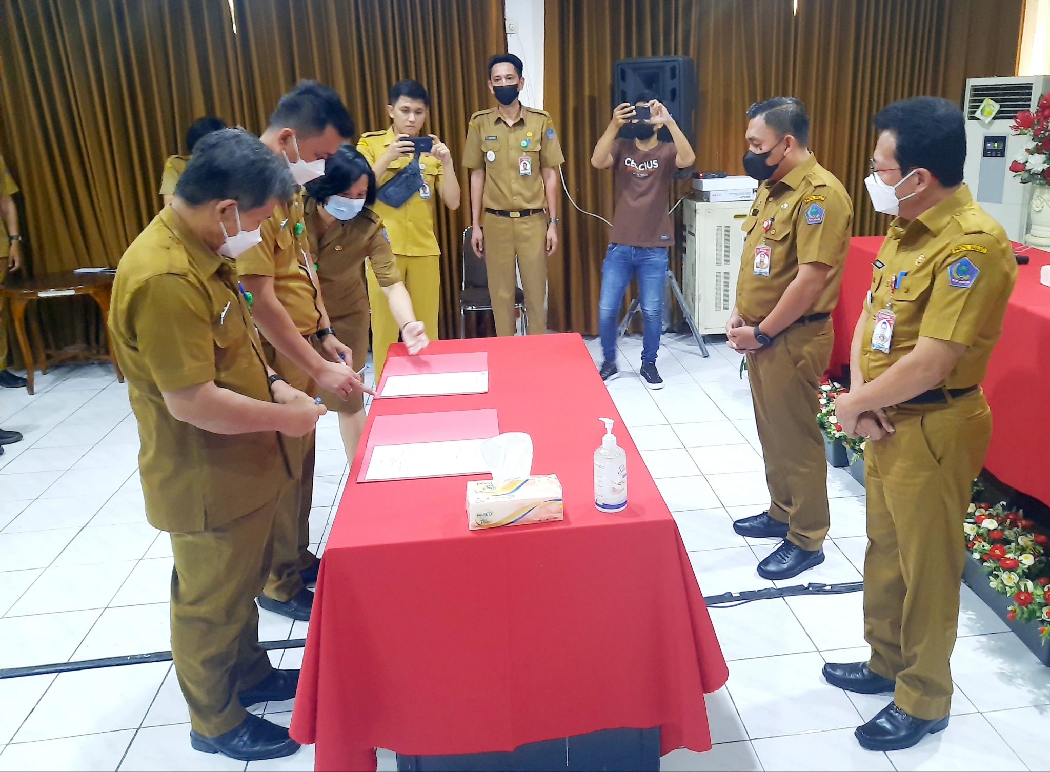 Pin Asn Sertijab 3 Pejabat Dinas ESDM Sulut serta Sematkan PIN ASN BerAkhlak ...
